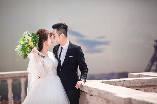 Studio chụp ảnh cưới đẹp tại Việt Nam là điểm đến lý tưởng cho những cặp đôi có đam mê sáng tạo và không ngại thử thách. Với bối cảnh độc đáo và tinh tế, công nghệ sản xuất ảnh tiên tiến, chúng tôi sẽ giúp bạn tạo ra những bức hình cưới đẹp và đáng nhớ nhất. Hãy đến với chúng tôi để \